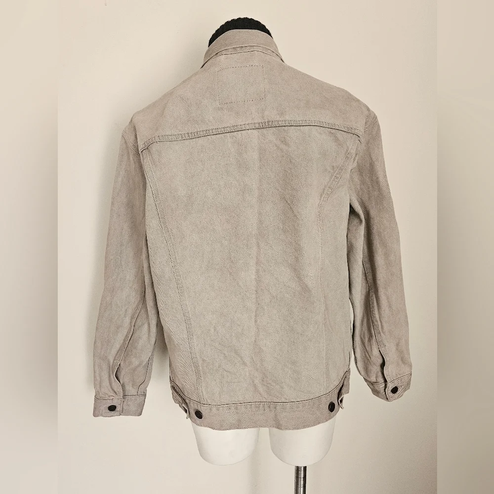 Levi's Relaxed Fit Trucker Jacket Size Medium EUC Unisex